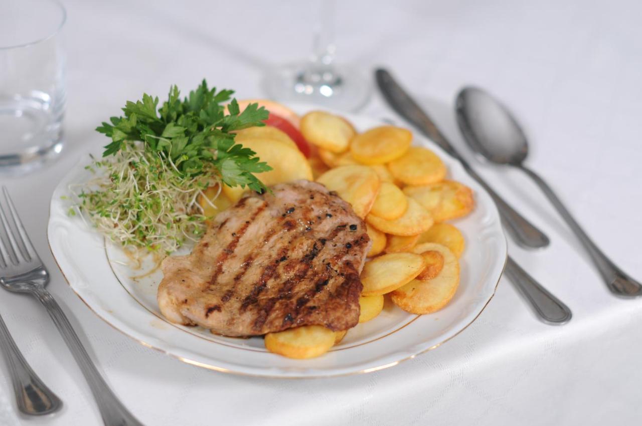 Domki Wakacyjne Delfin Slesin酒店 外观 照片